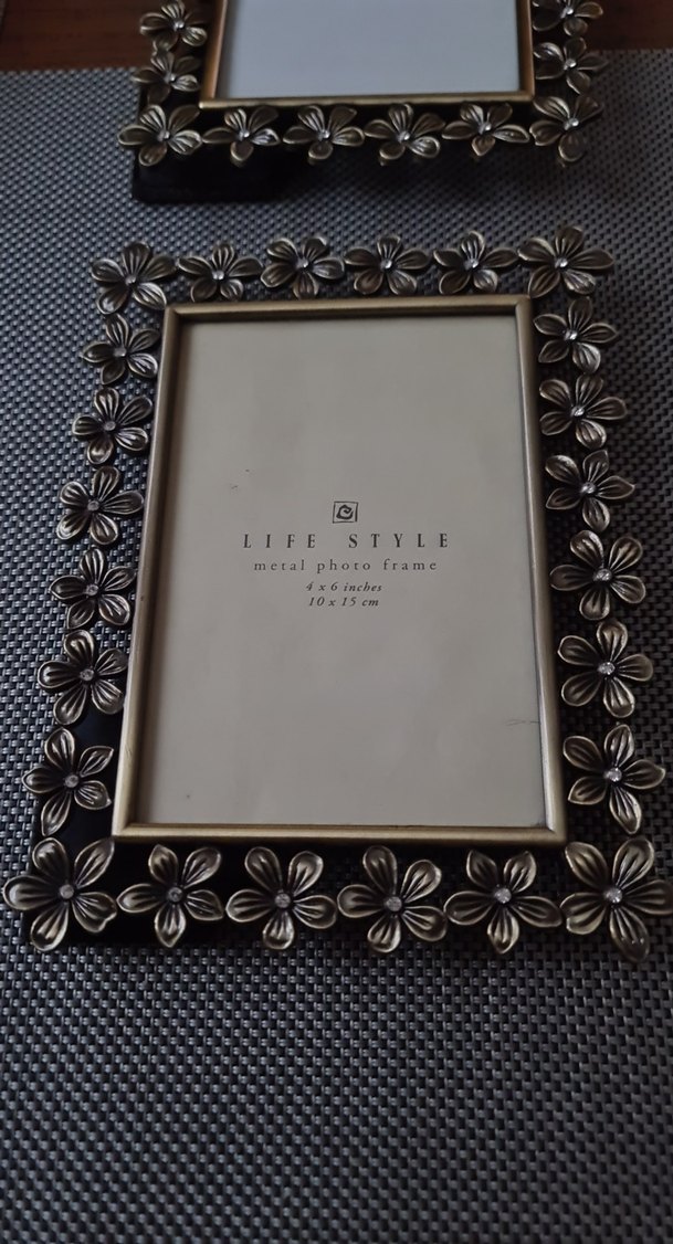 Çiçek Desenli Kahverengi Metal Çerçeve - Görsel 2