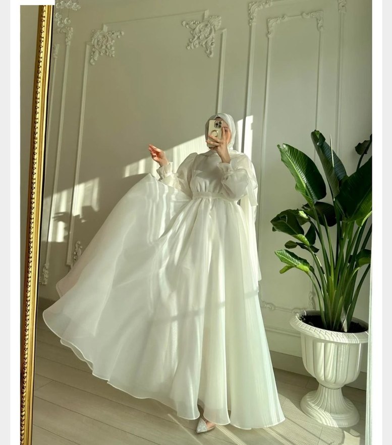 Uzun Beyaz Drapeli Modern nikah elbisesi - Görsel 3