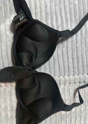 Siyah Minimalist Strappy Bikini Üst - Görsel 2