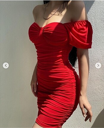 Kırmızı drapeli elbise