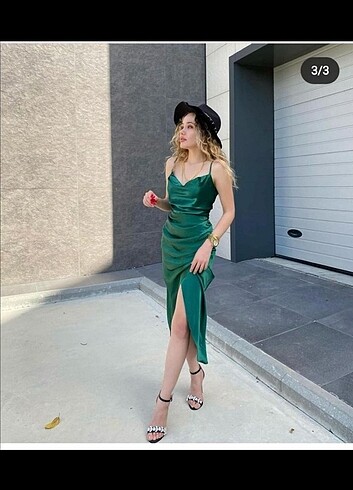 Diğer Zümrüt yeşili saten elbise 