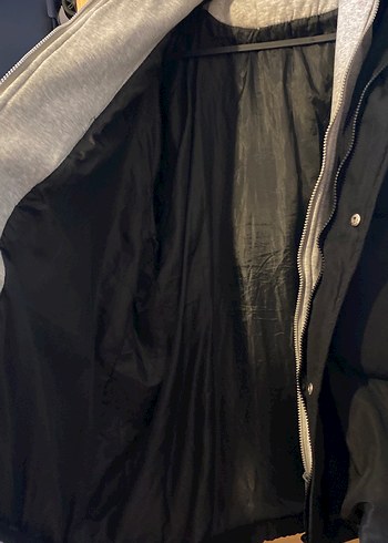 Gri Kapüşonlu ve Siyah Kışlık Mont - Görsel 6