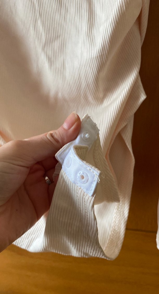 Beyaz V Yakalı Uzun Kollu Kadın Bluz - Görsel 4