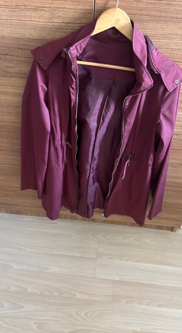 Batik marka bordo Kapüşonlu Şehir Rüzgarlığı — görsel 2/8