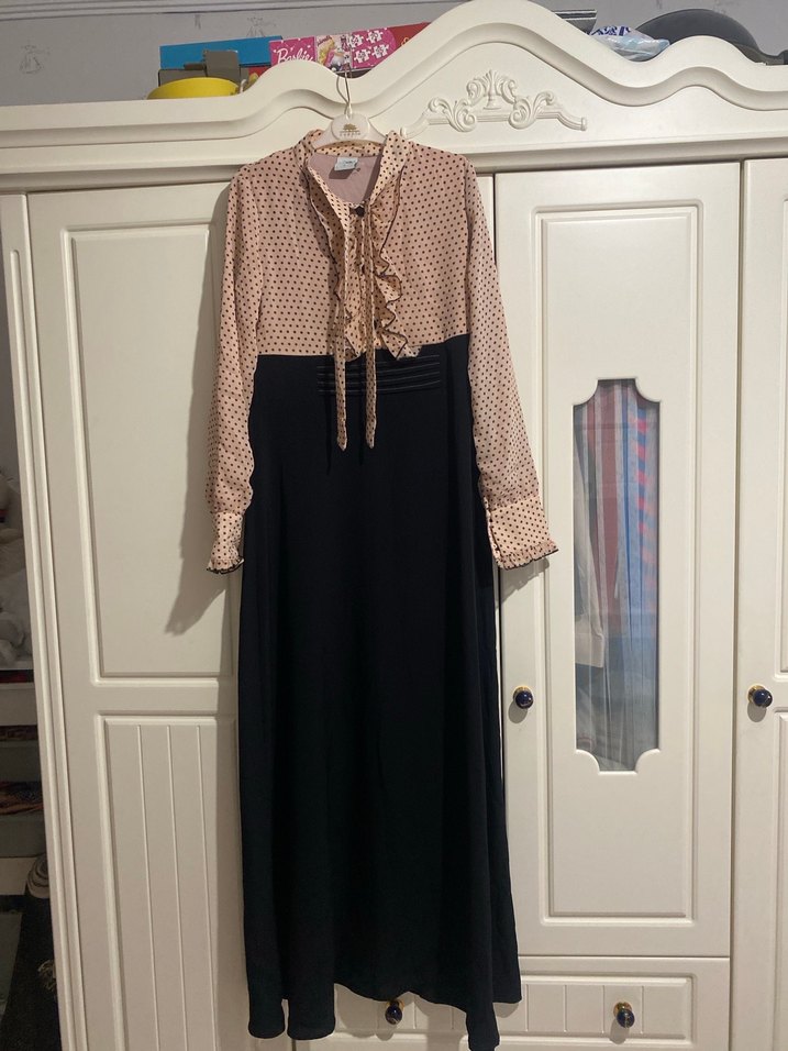 Bej Fırfırlı V Yaka Uzun Kollu Ofis Elbisesi - Görsel 2