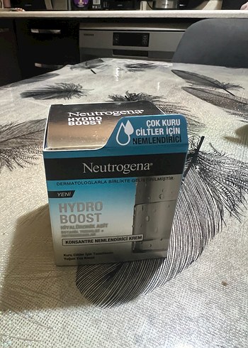 Neutrogena Hydro Boost Cok Kuru Ciltler İcin Yogun Nemlendirici