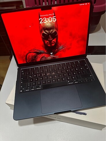 Macbook Air M3-16gb RAM-512gb SSD-13 inch