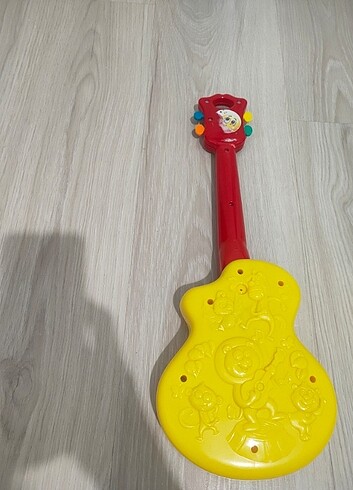 Diğer oyuncak gitar 
