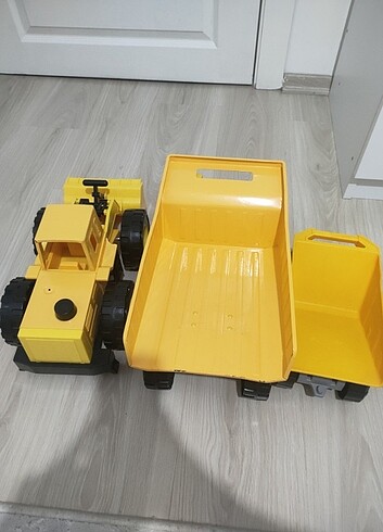 Beden Renk Oyuncak kamyon ve kepçe