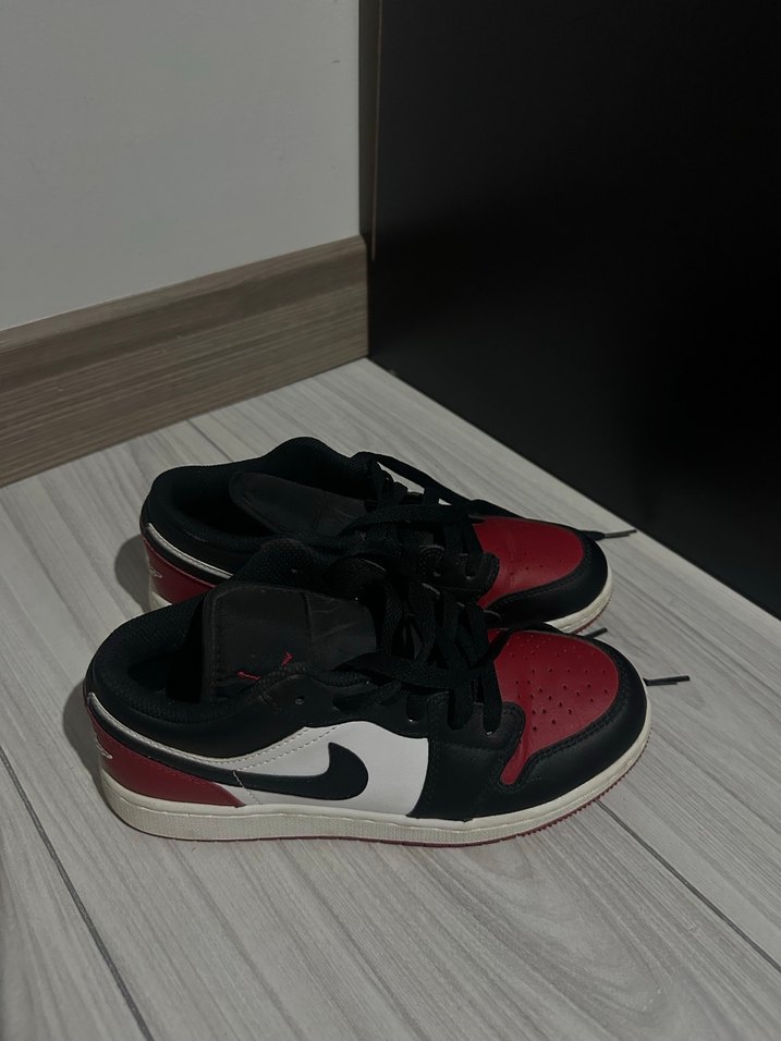 Kırmızı Siyah Kadın NİKE Spor Ayakkabı - Görsel 3