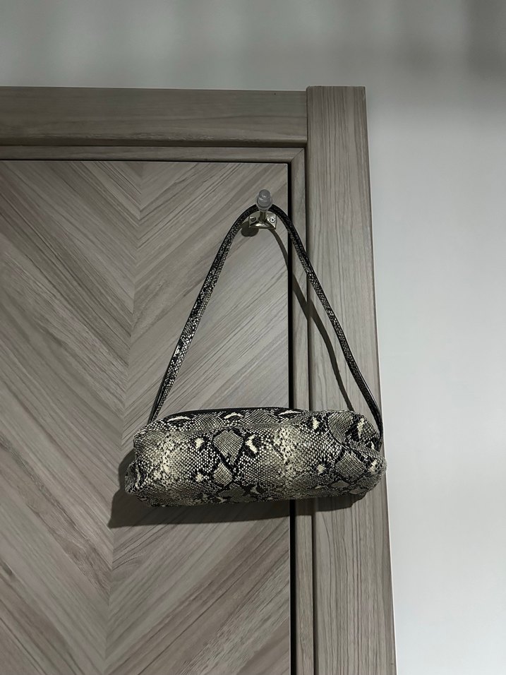 Gri Yılan Desenli Kadın Deri Çanta - Görsel 2