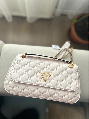 Guess Kapitone Guilly Çapraz Çanta