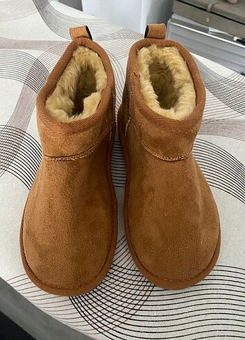 Ugg kiz cocuk bot