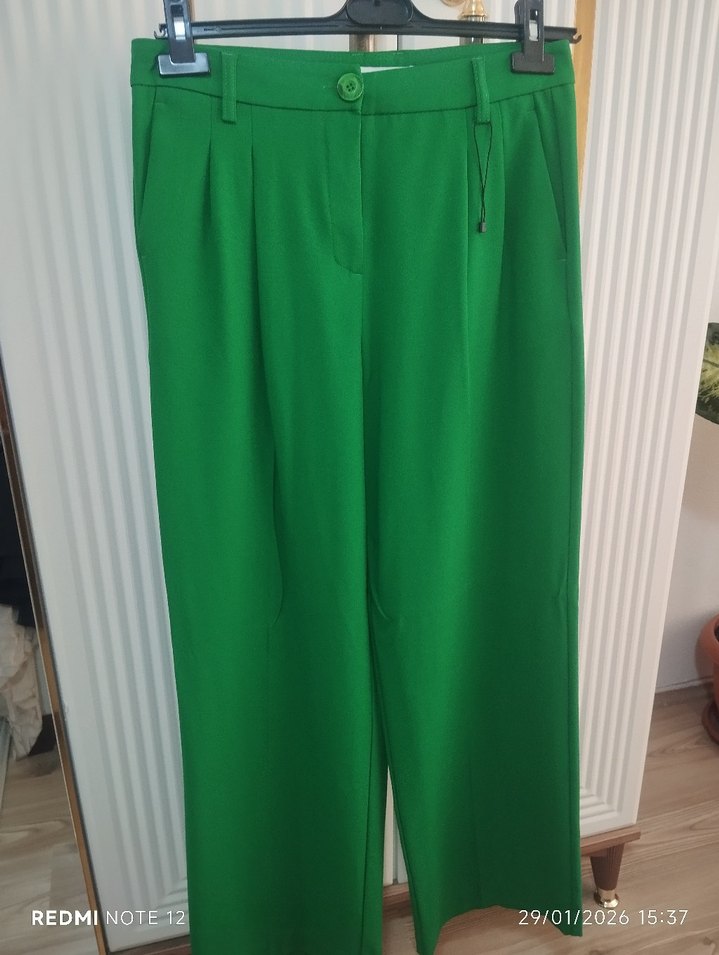 Yeşil Düğmeli Midi Kadın Kumaş Pantolon - Görsel 3