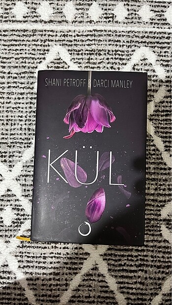 Kül kalın kapaklı kitap