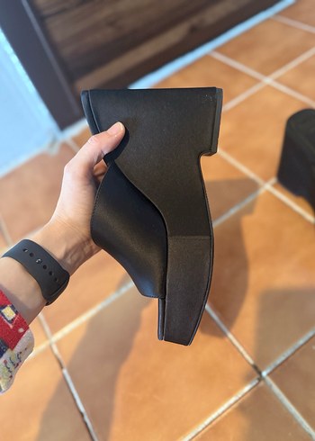 Zara Kadın Siyah Platform Topuklu Terlik - Görsel 2