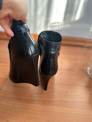 36 Beden siyah Renk Şık tasarim bot