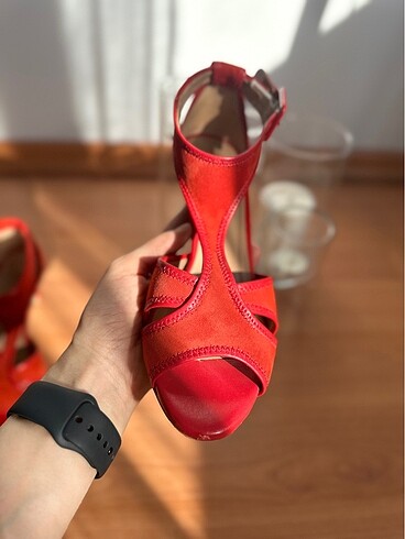 Narcicegi rengi zarif sandalat