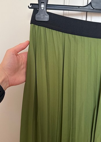 42 Beden Fabrika Çimen Yeşil Pilili Midi Etek