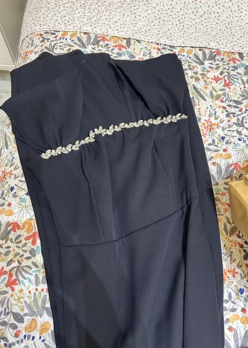 Zincir Detaylı Parlak Siyah Kadın elbise - Görsel 2