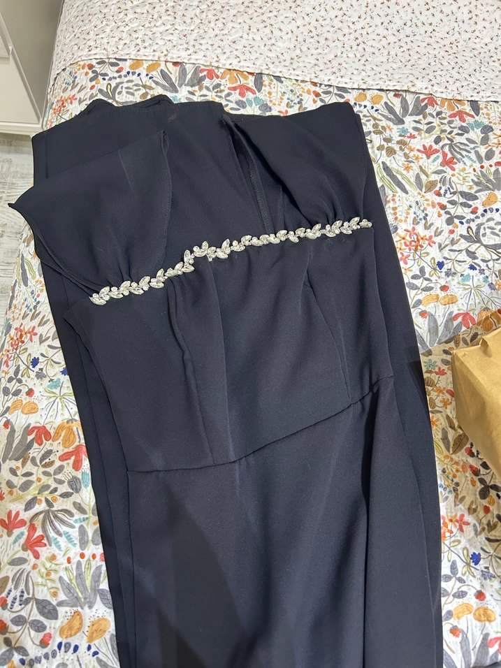 Zincir Detaylı Parlak Siyah Kadın elbise - Görsel 2