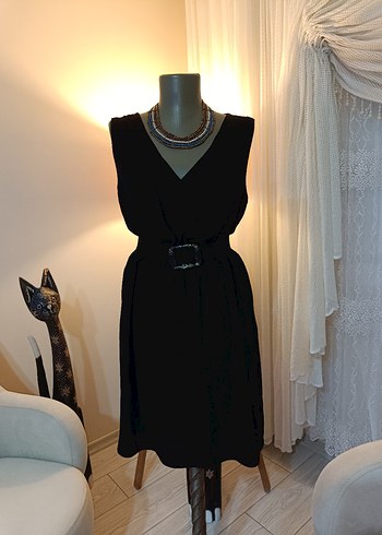 Siyah Kemerli V Yaka Midi Elbise - Görsel 7