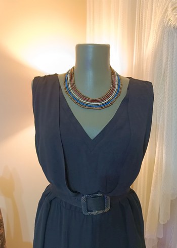 Siyah Kemerli V Yaka Midi Elbise - Görsel 10