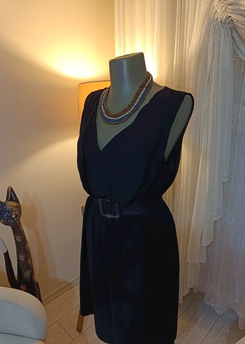 Siyah Kemerli V Yaka Midi Elbise - Görsel 13