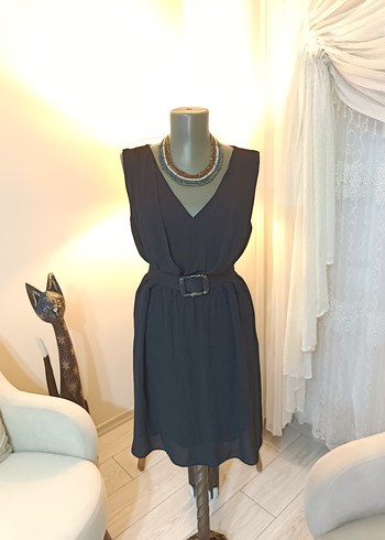 Siyah Kemerli V Yaka Midi Elbise - Görsel 5