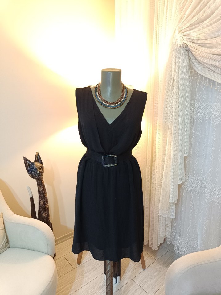 Siyah Kemerli V Yaka Midi Elbise - Görsel 3