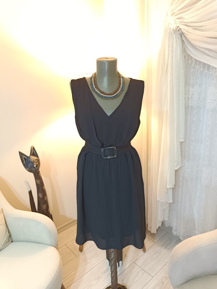 Siyah Kemerli V Yaka Midi Elbise - Görsel 5