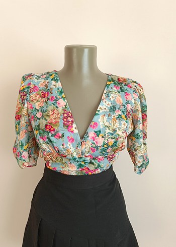 Çiçek Desenli V Yakalı zara crop
