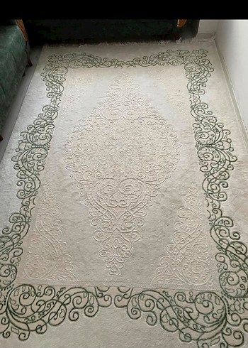 İşlemeli Beyaz Klasik Halı