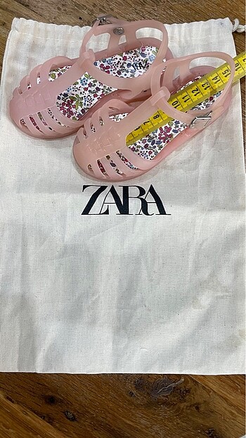 22 Beden pembe Renk Zara sandalet