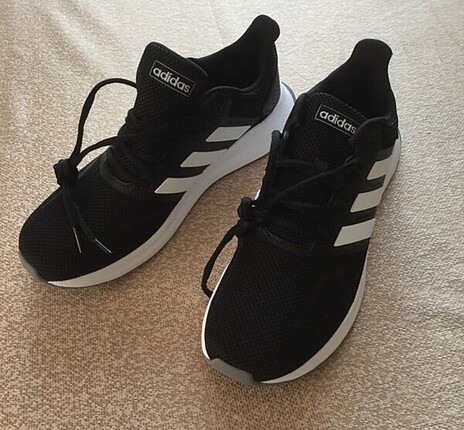 Adidas spor ayakkabı