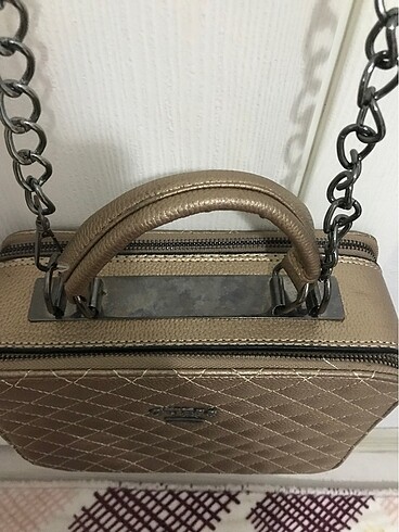 Guess şık ve kalıp çanta