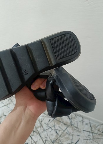 Tokalı Siyah Dolgu Topuk Kadın Terlik - Görsel 3