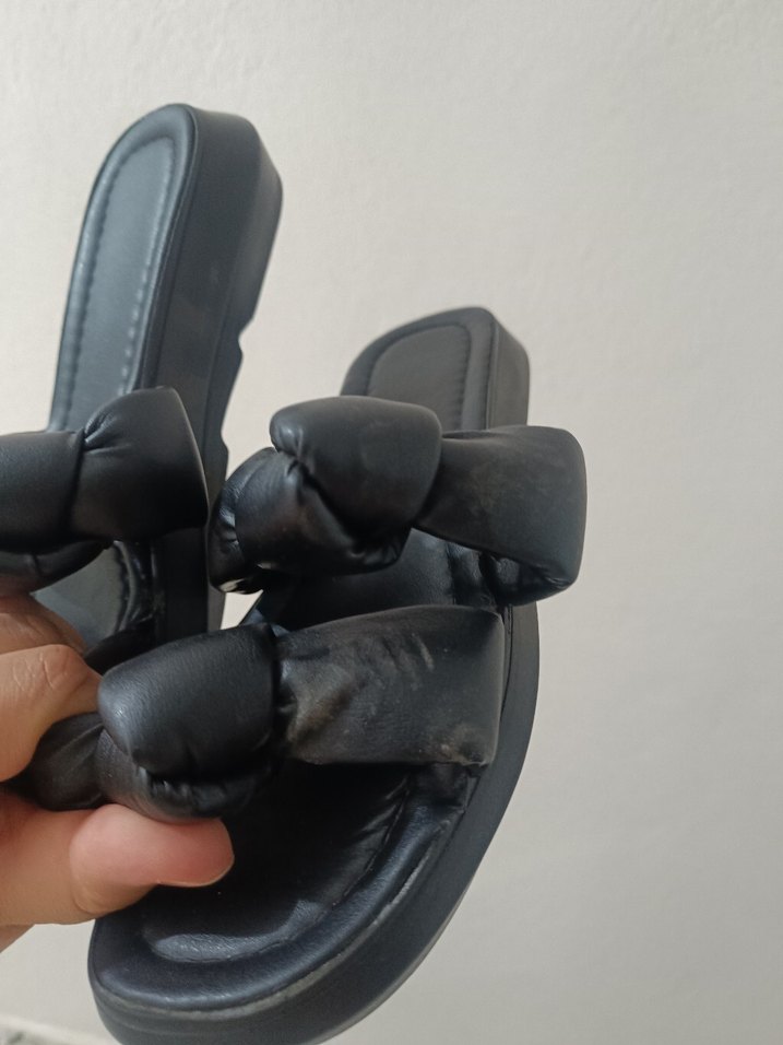 Tokalı Siyah Dolgu Topuk Kadın Terlik - Görsel 5