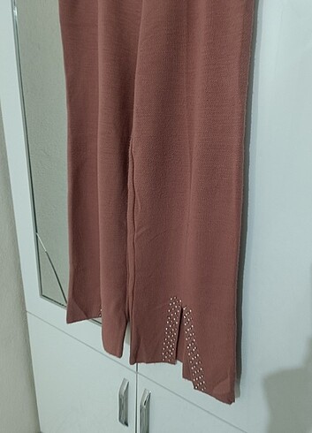 Ön yırtmaçlı pantolon 