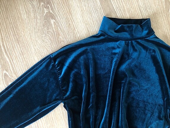 s Beden Kadife Crop Bluz