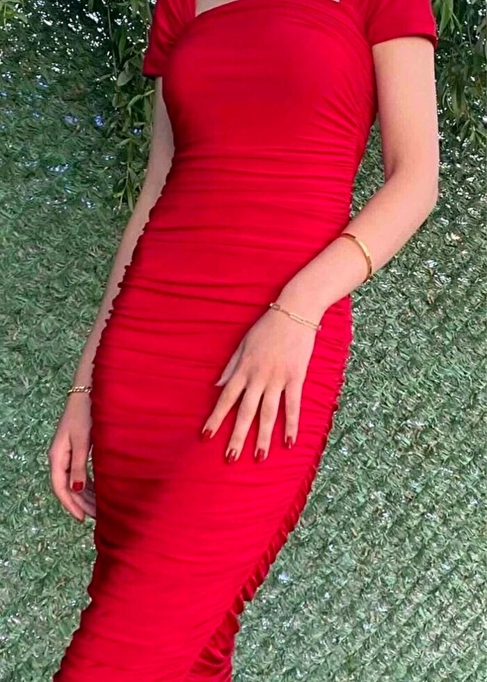 Kırmızı elbise - Görsel 4