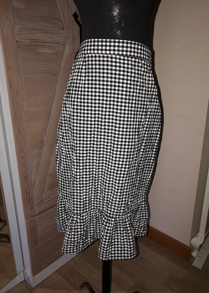 Fırfırlı düğme detaylı etek - Görsel 2