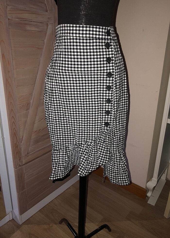 Fırfırlı düğme detaylı etek - Görsel 3