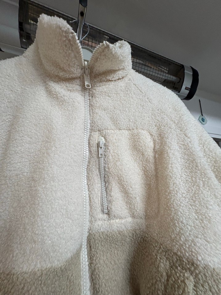 Beyaz Peluş Kadın Ceket, Yüksek Yaka, Rahat Kesim - Görsel 2