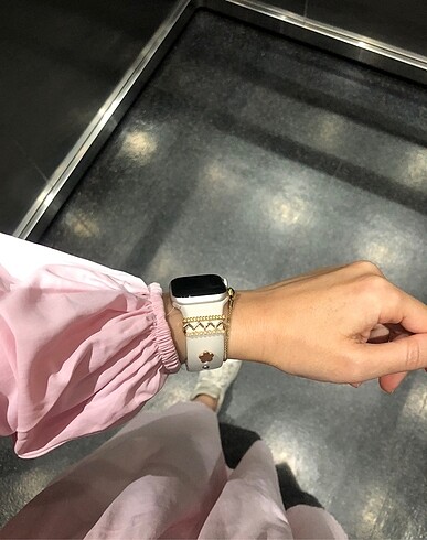 Apple Watch SE 40 mm Yıldızışığı
