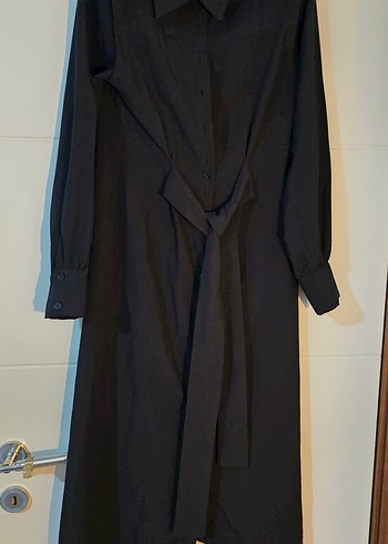 siyah vatkalı midi uzun elbise - Görsel 2