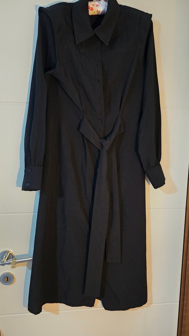 siyah vatkalı midi uzun elbise - Görsel 2