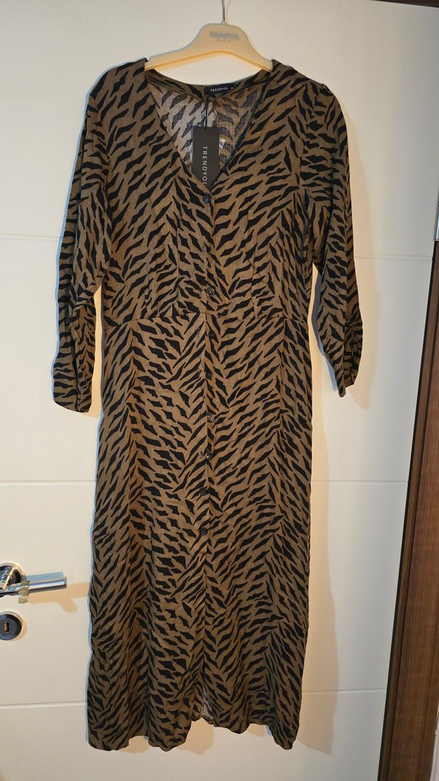 Düğmeli V Yakalı Zebra Desenli Kadın elbise - Görsel 2