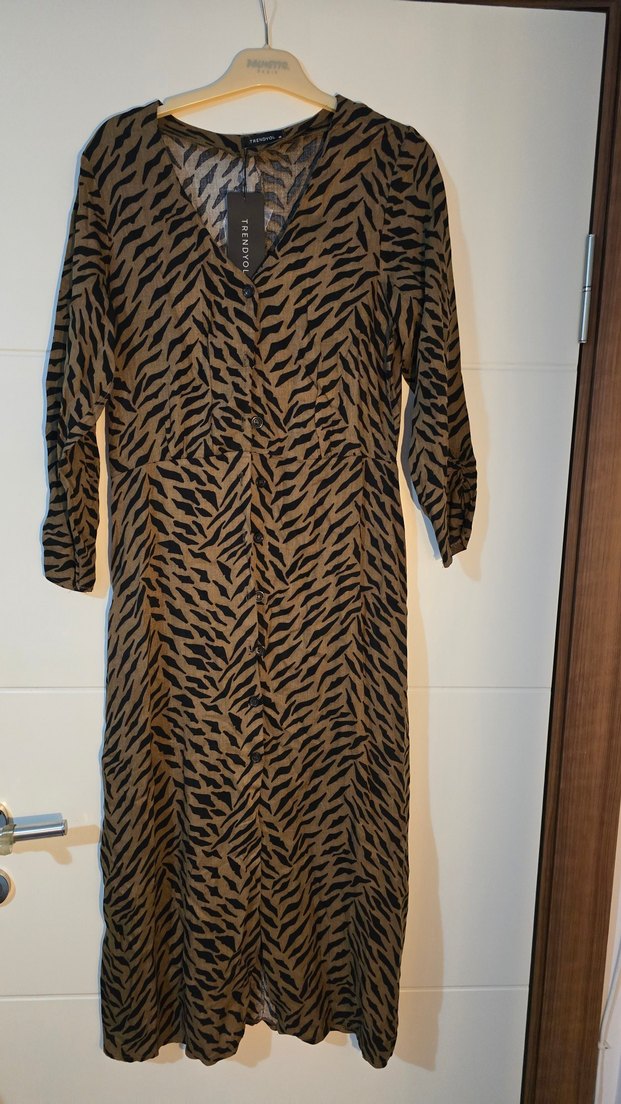 Düğmeli V Yakalı Zebra Desenli Kadın elbise - Görsel 3