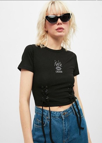 Siyah Bağcıklı Kısa Kadın Crop Top